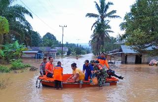 Disdik Riau Berikan Bantuan Sembako Untuk Korban Terdampak Banjir